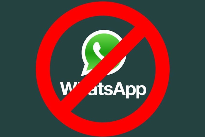 Representación gráfica de una cuenta de WhatsApp suspendida y el proceso de recuperación.